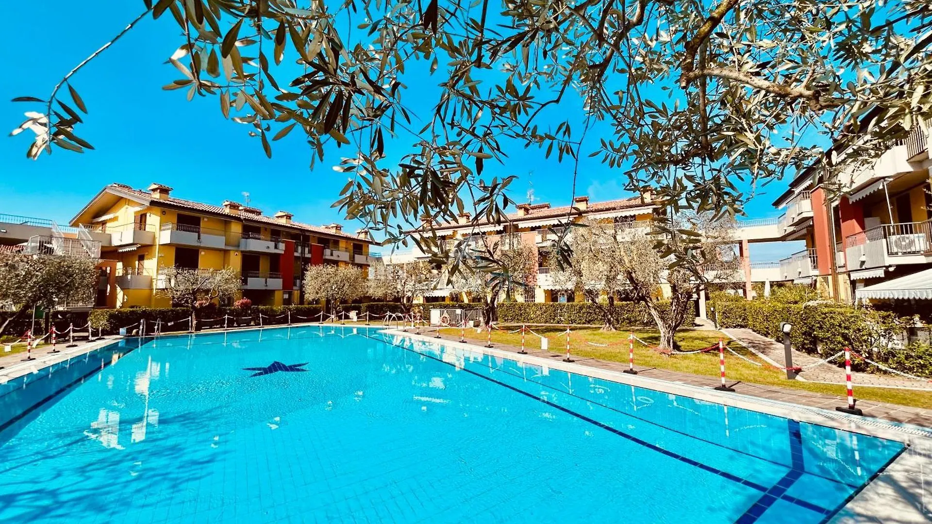 Los Angeles Apt - Terrazza E Relax A 250M Dal Lago Σιρμιόνε 0*,  Ιταλία